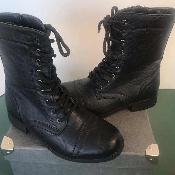 CA Collection by Carrini Black Ankle Boots - Picture 1 of 7